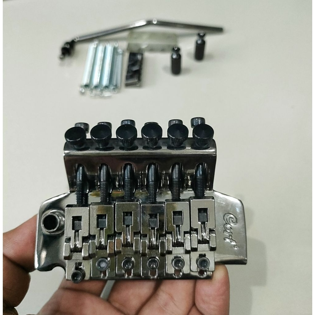 Tremolo Bridge Gitar CORT Original warna Cosmo Black nikel
