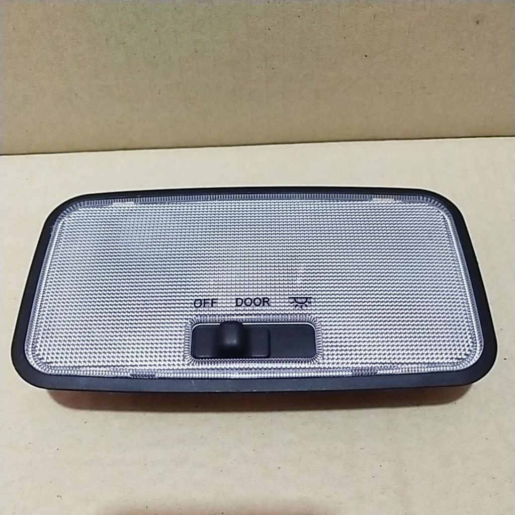 lampu plafon lampu kabin belakang Fortuner vrz Hilux Revo GR original