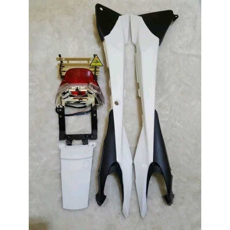 Yamaha RXZ Catalyzer cover body samping belakang set tutup putih + besi braket bracket + lampu belak