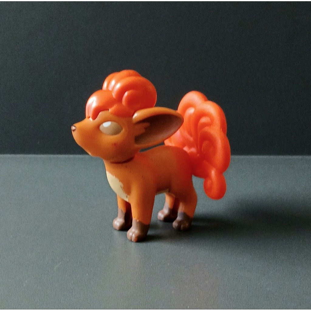mainan figure Vulpix Pokemon