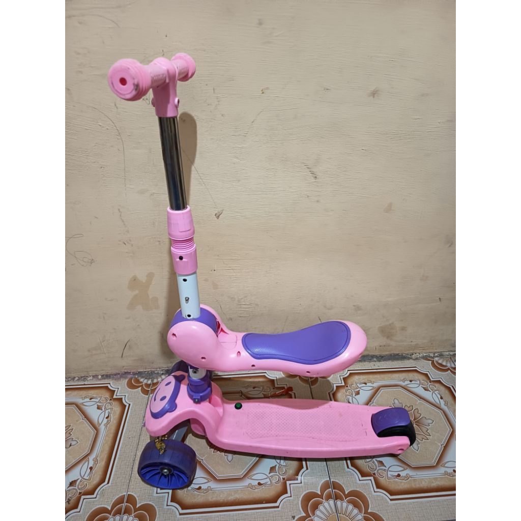 skuter anak warna pink