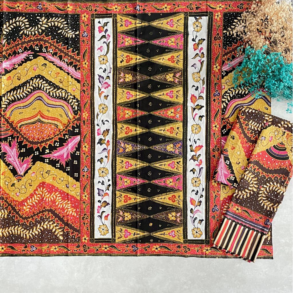 KAIN BATIK CIREBON BATIK TRUSMI BATIK FARIZA BATIK TULIS BATIK KATUN BATIK SARIMBIT BATIK COUPLE