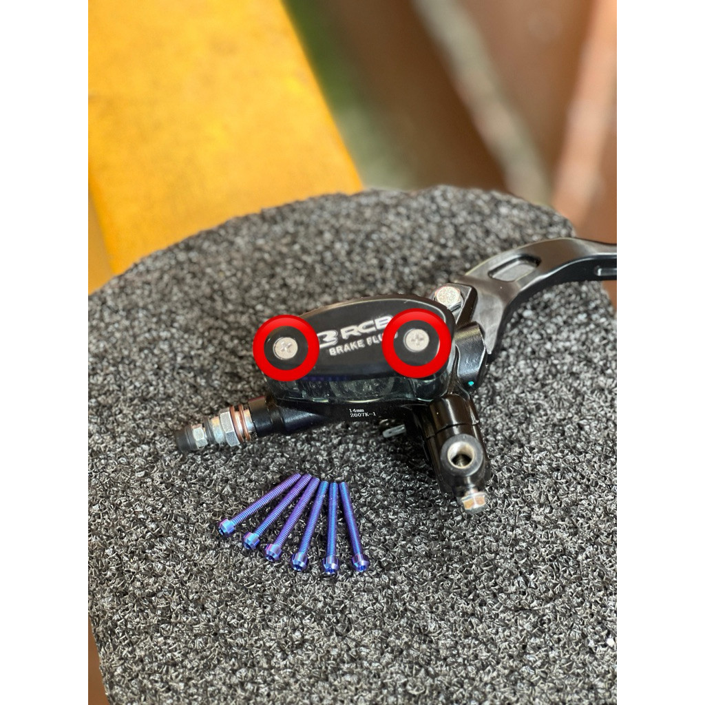 Baut tabung master rem rcb e2 / e3 ( isi 2 )