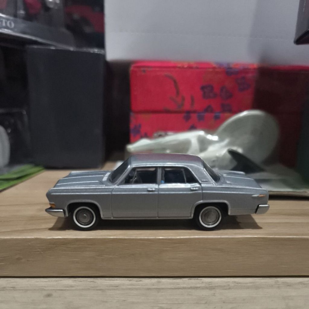 Tomica Limited Vintage Neo Mitsubishi Debonair Silver LV42B