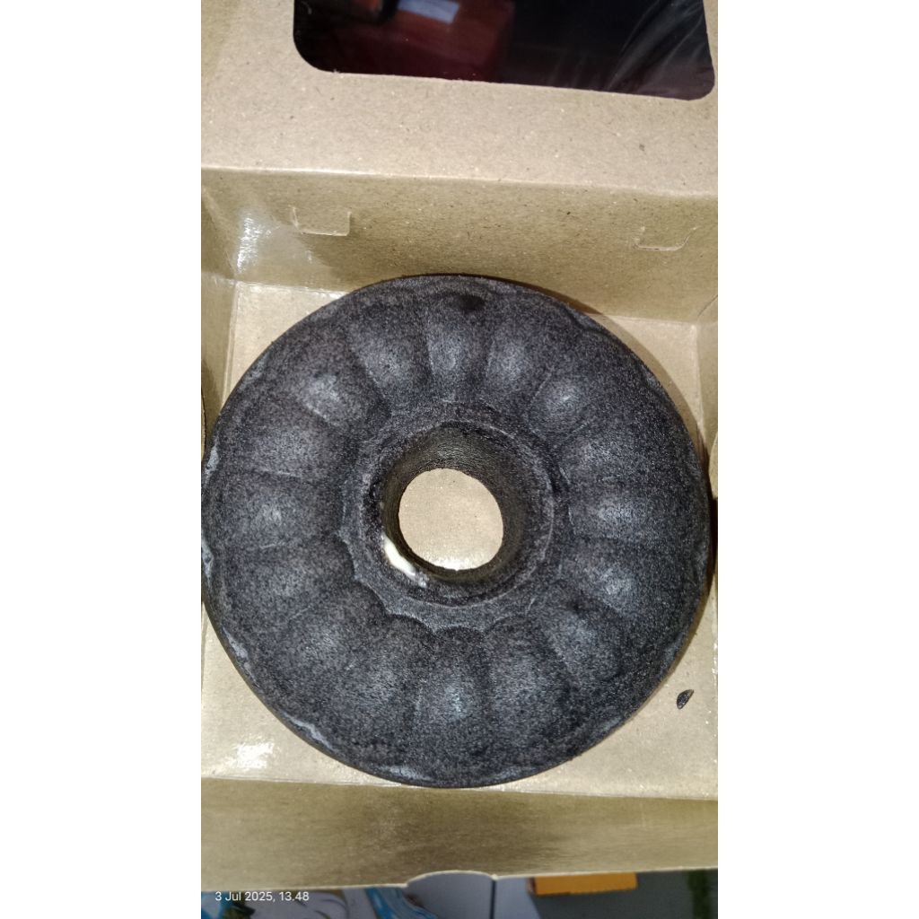 

Bolu ketan hitam keju lumer