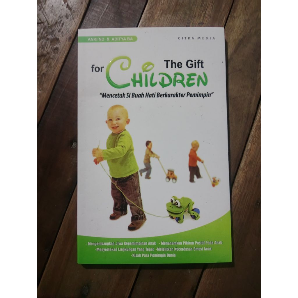 BUKU THE GIFT FOR CHILDREN MENCETAK SIBUAH HATI BERKARAKTER PEMIMPIN