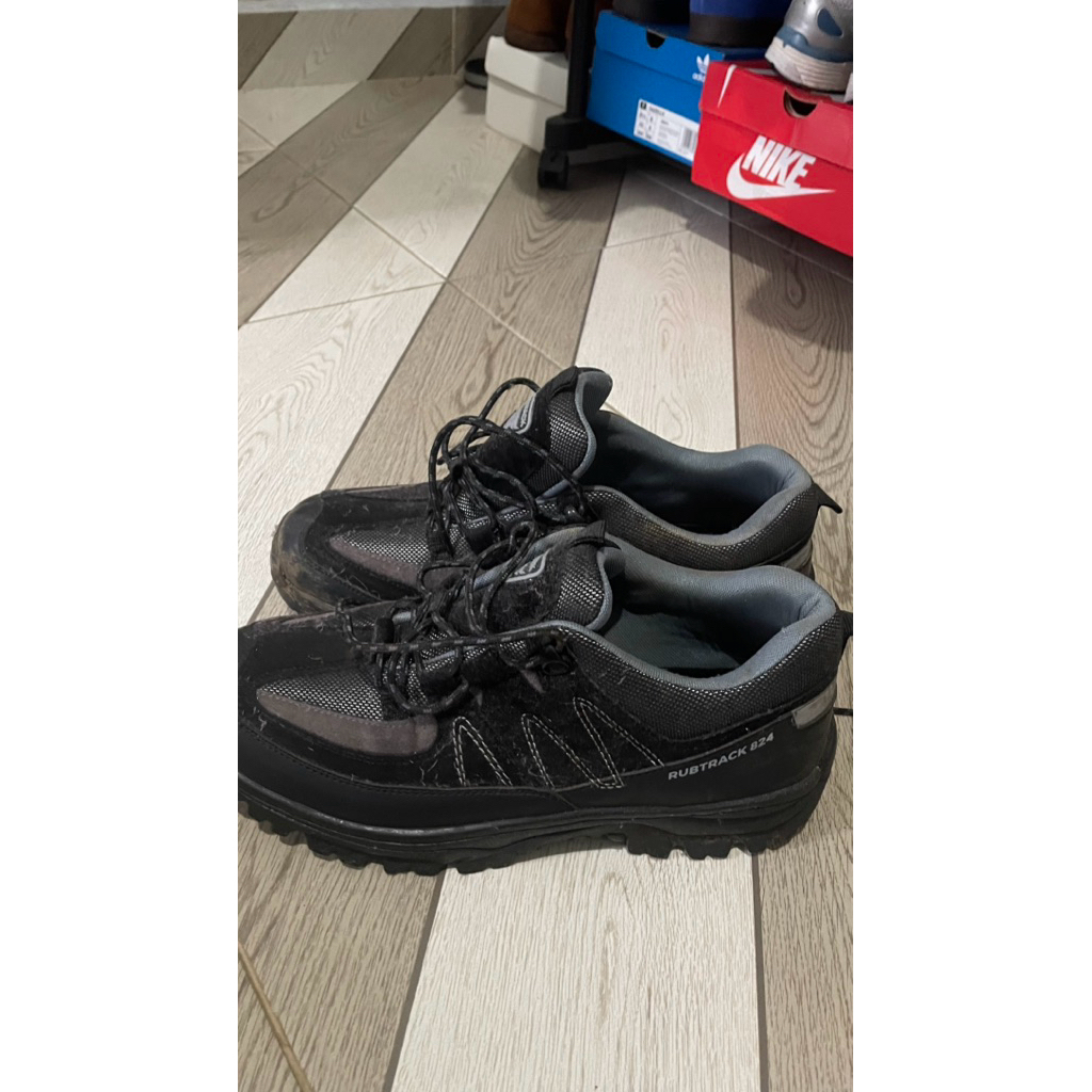 Sepatu gunung Rubtrack(bekas)