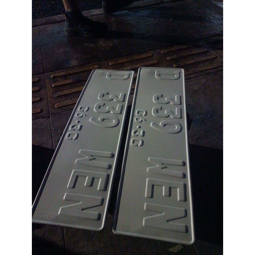 Produk plat mobil standar terbaru || putih || hitam ||