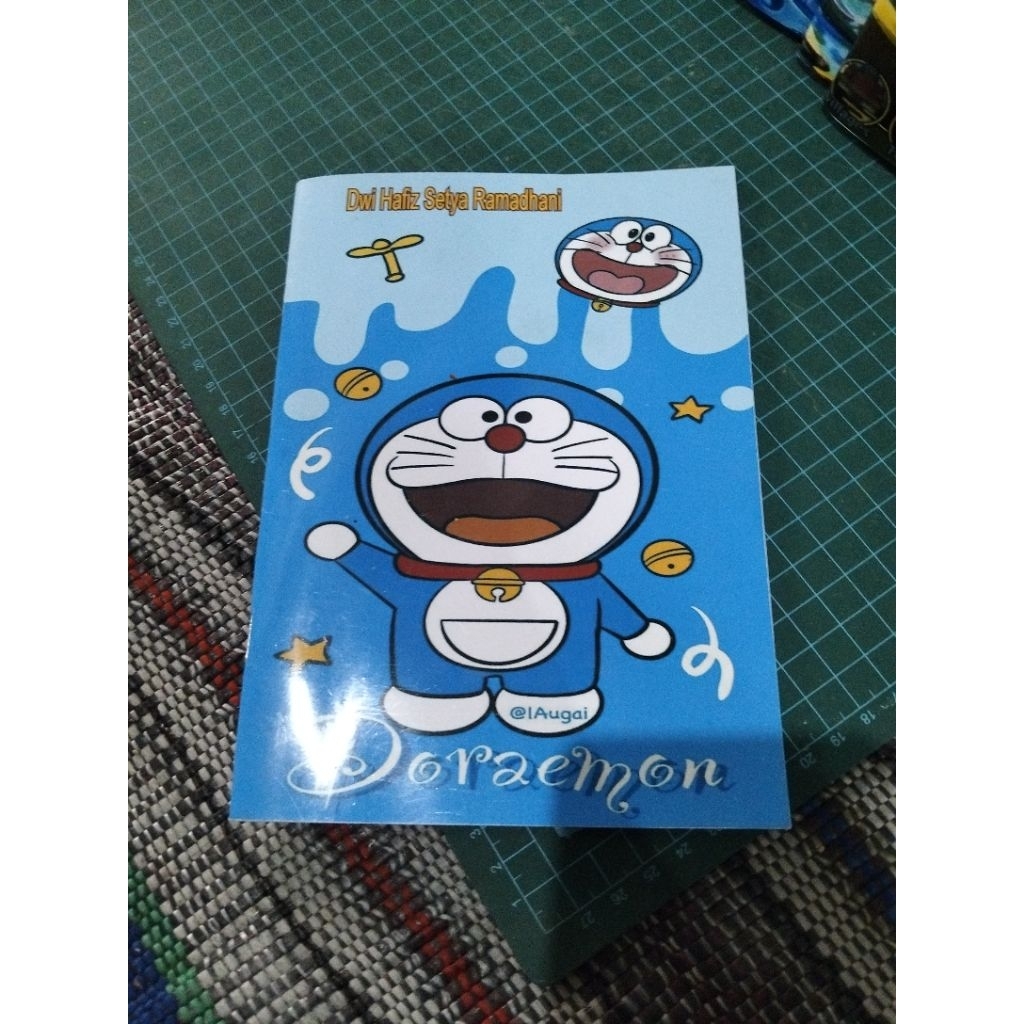 

Buku tulis custom karakter atau foto