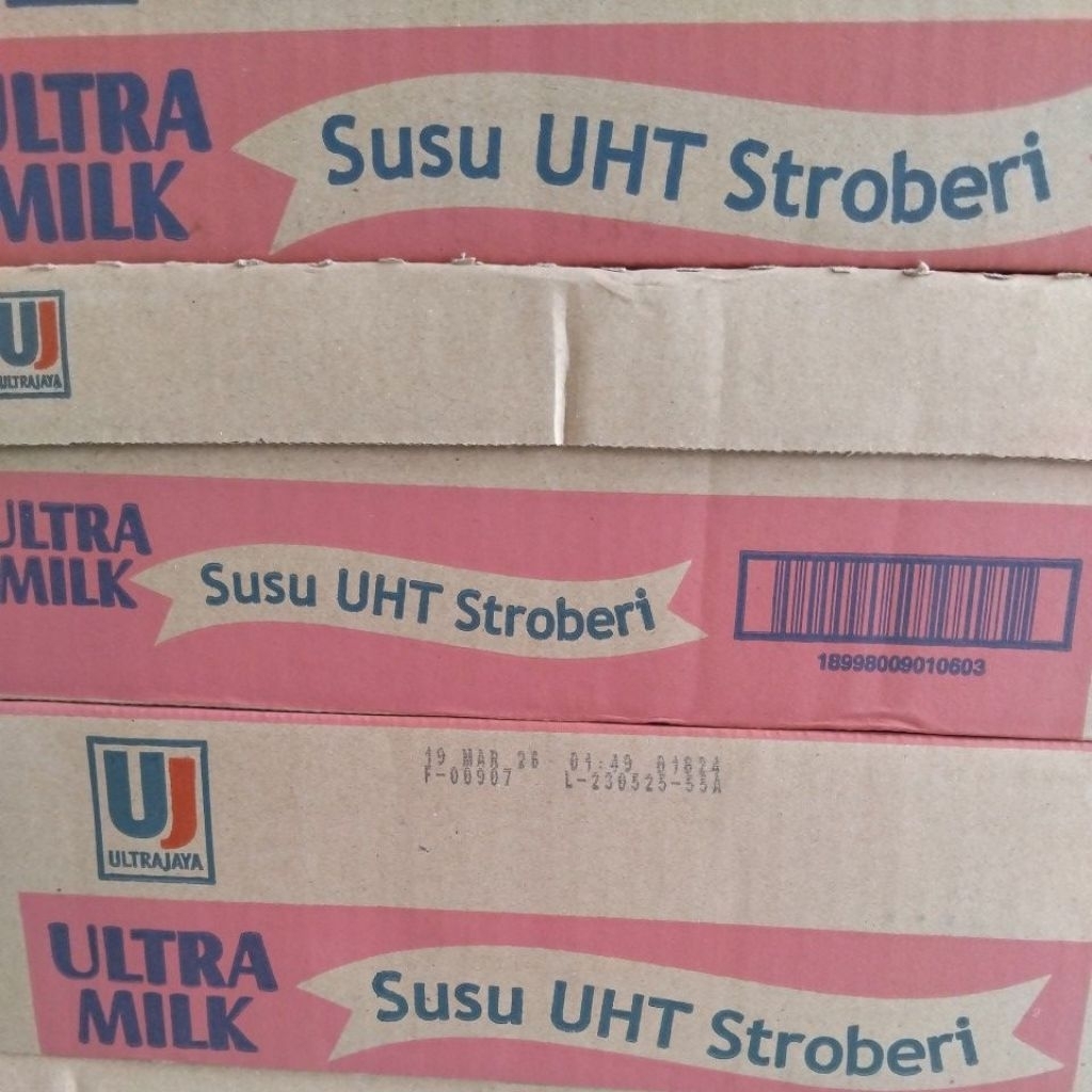 

Ultra Milk Rasa Strawberry dan Cokelat Dus 125ml isi 40