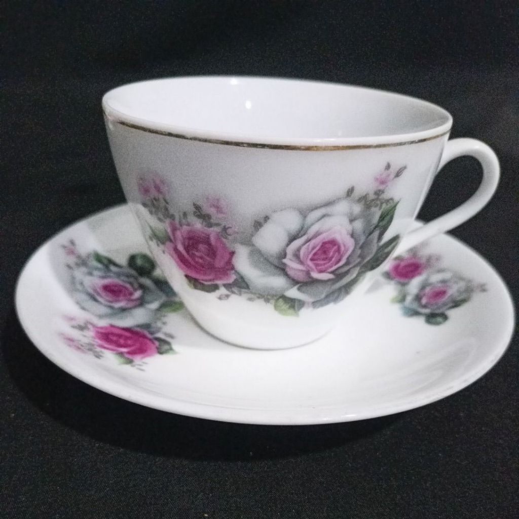 Cangkir teh lawas motif bunga merah putih