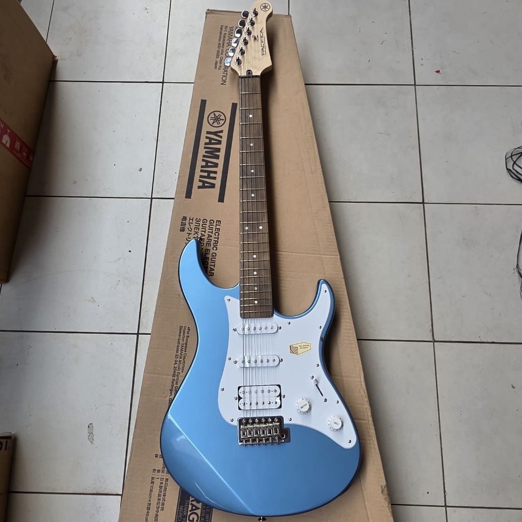 GITAR ELECTRIK YAMAHA PAC112J GITAR LISTRIK YAMAHA PAC 112 J ORIGINAL