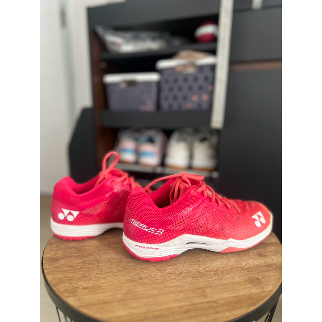preloved sepatu badminton Aerus 3 38 ori merah