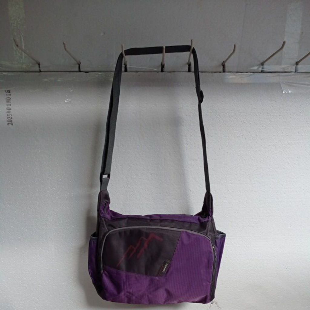 

Puanti Sling bag-alas-10,5x30cm-tinggi-27cm