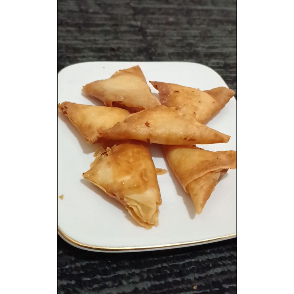 

SAMOSA KEJU LUMER frozen