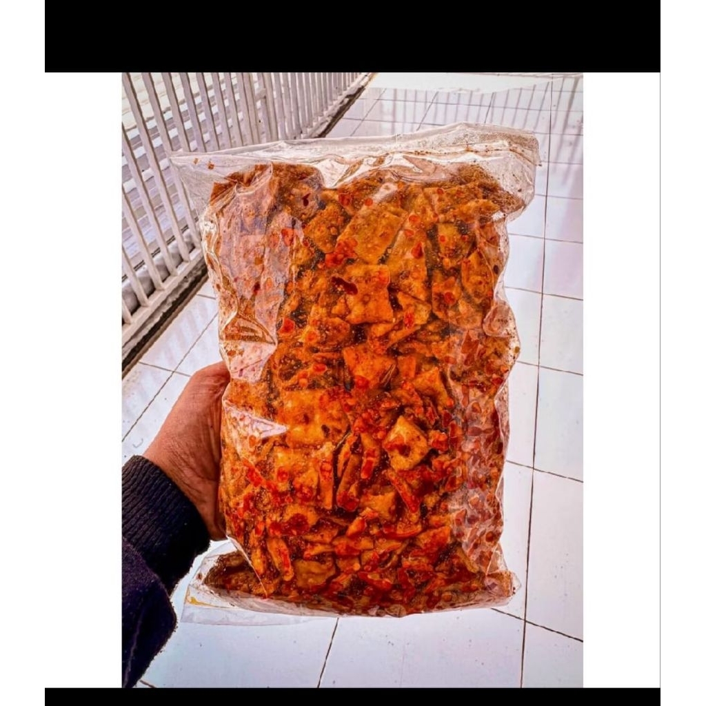

KERIPIK CIRENG SEBLAK EXTRA PEDAS DAUN JERUK ISI 1KG