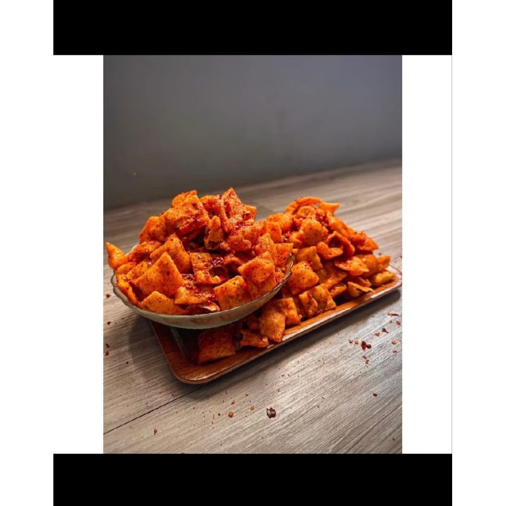 

KRIPIK CIRENG SEBLAK EXTRA PEDAS DAUN JERUK ISI 250GRAM