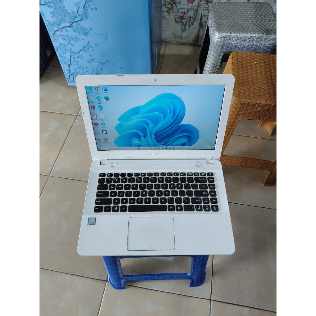 Laptop Asus X441U Intel i3 GEN 7 RAM 8GB SSD 128GB BERGARANSI