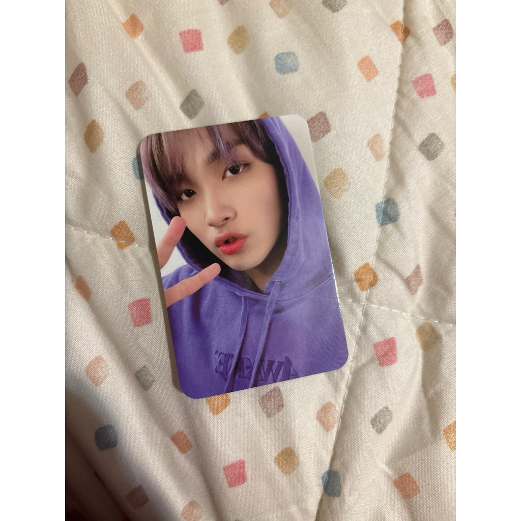 Haechan Photoset Season Greating 2021 (Hoodie Ungu)