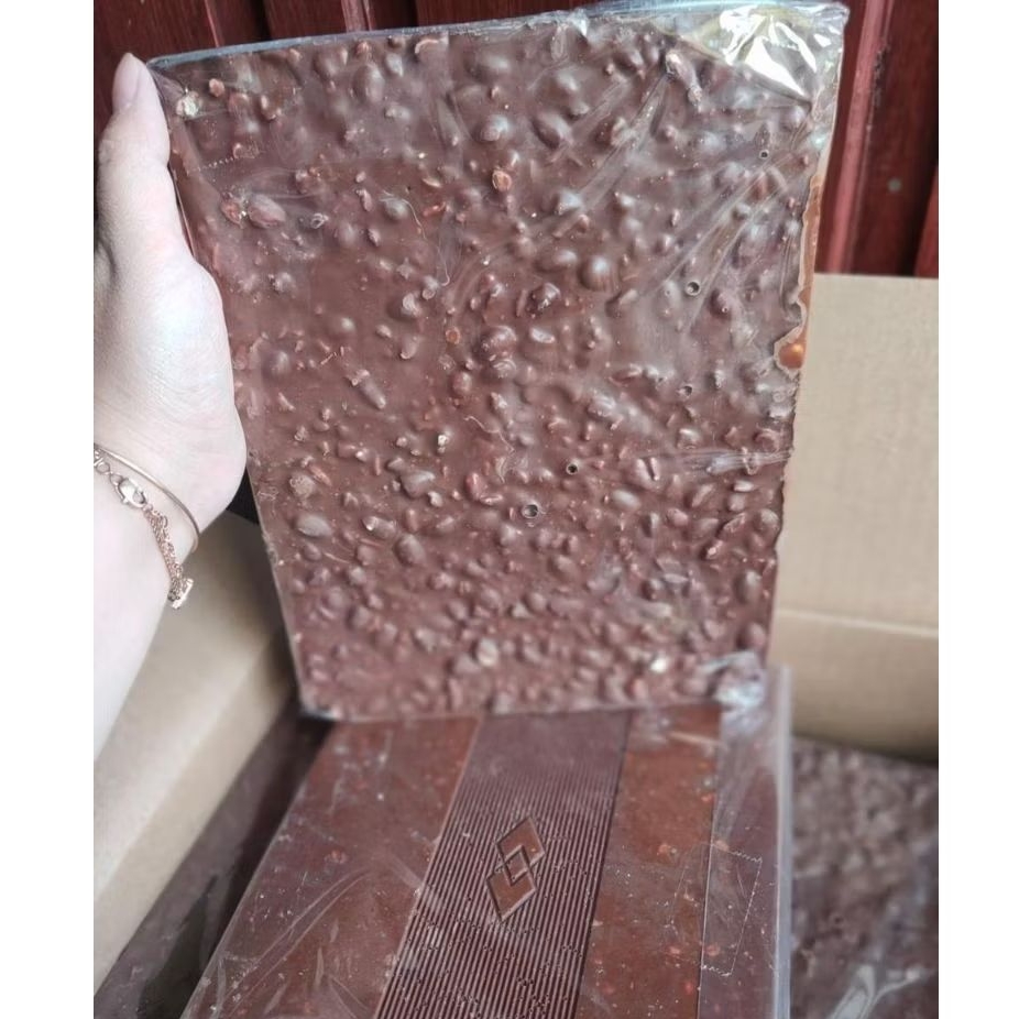 

Cokelat blok chocbar silverqueen 1kg