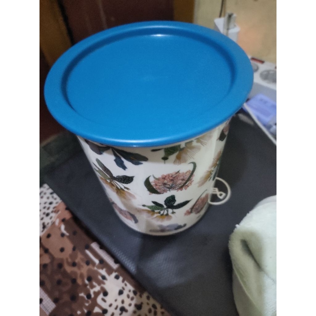 small canister toples susu Tupperware