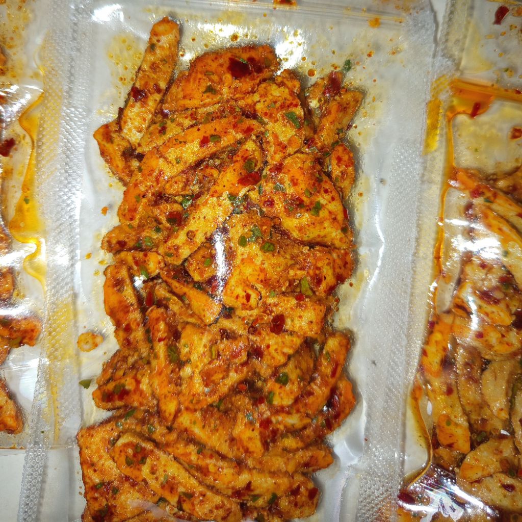 

Basreng kering viral pedas daun jeruk| Chili Oil daun jeruk |original daun jeruk 100g gurih murah