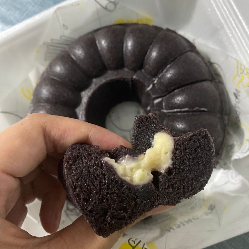 

Bolu ketan hitam keju lumer