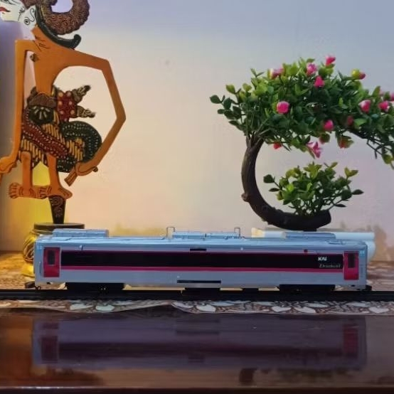 miniatur kereta api Indonesia kereta eksekutif new generation real skala 1:87