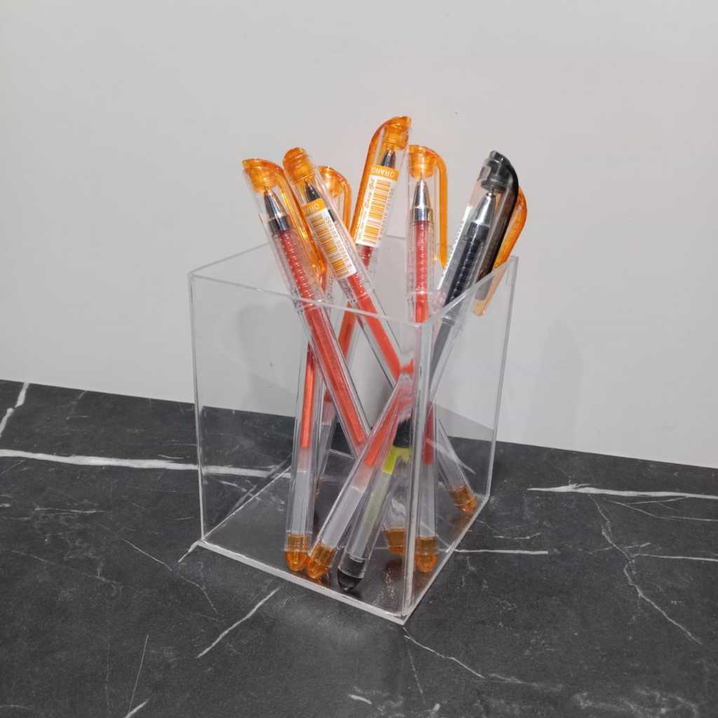 

Kotak Akrilik Tempat Pensil Alat Sekolah
