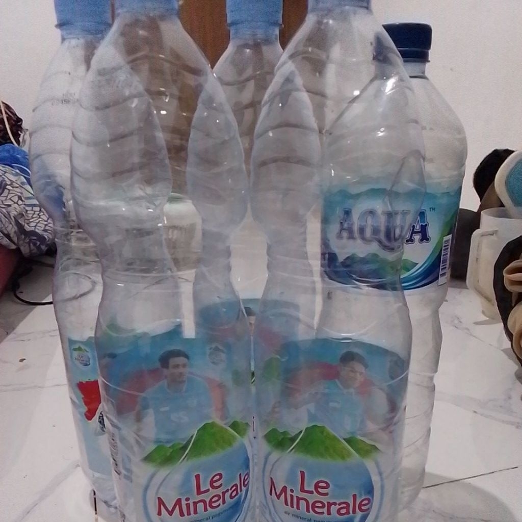 

botol Aqua kosong 1,5 L