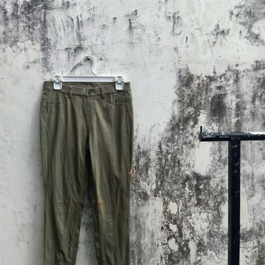 Uniqlo Celana soft jeans olivegreen