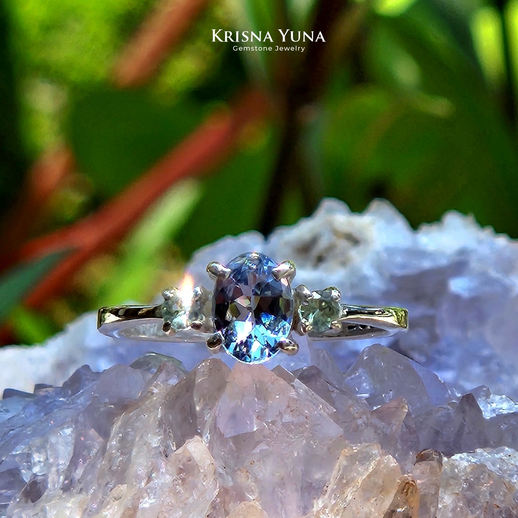Natural Tanzanite & Srilankan Green Sapphire Ring