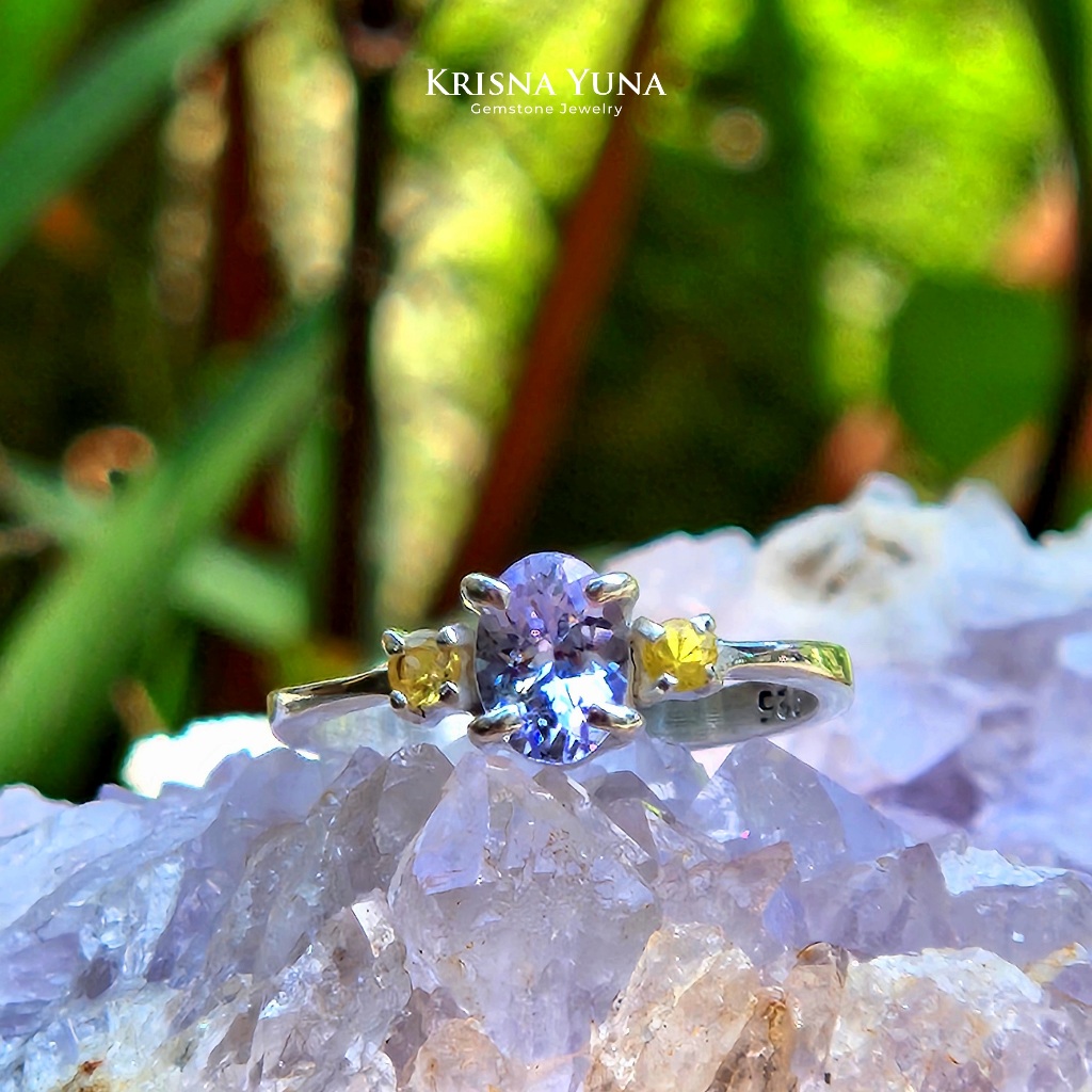 Natural Tanzanite & Srilankan Yellow Sapphire Ring