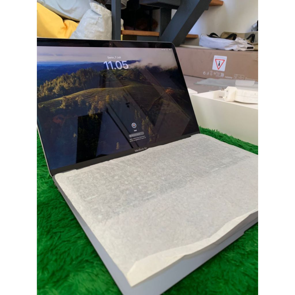 Macbook Air M1 8/256 Mulus Fullset ex Resmi