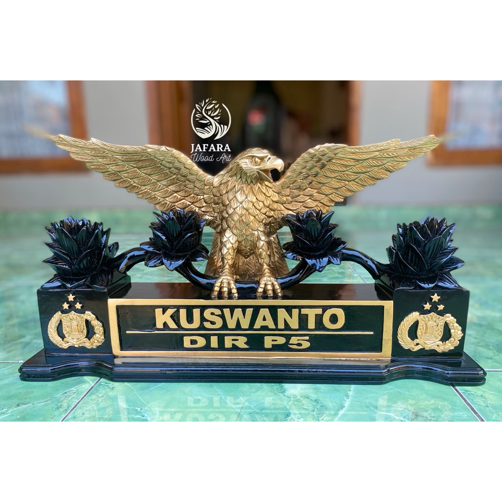 

Papan Nama Meja Ukir Jabatan Kayu Jati Motif Garuda
