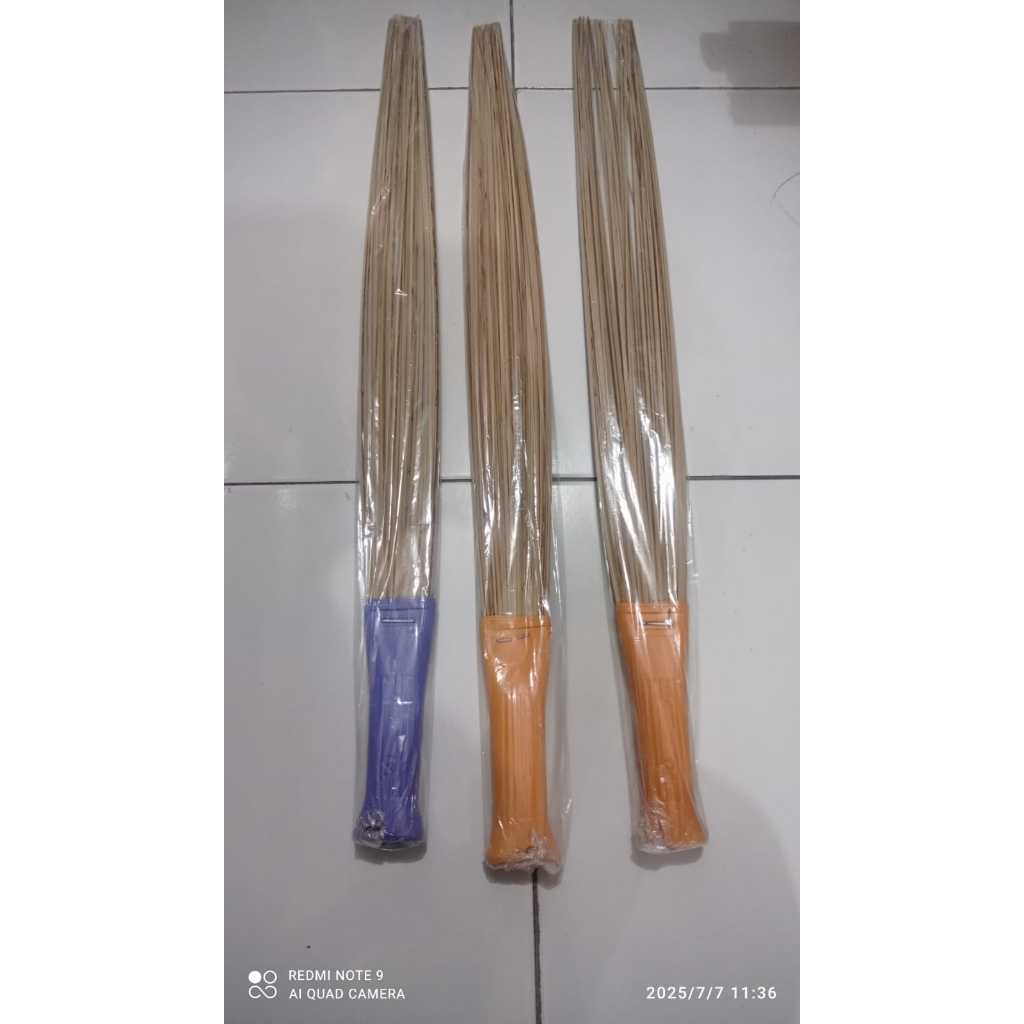 Tebah Kasur / Sapu Lidi Kasur / Sapu Kasur/Gagang Plastik/Seblak lidi