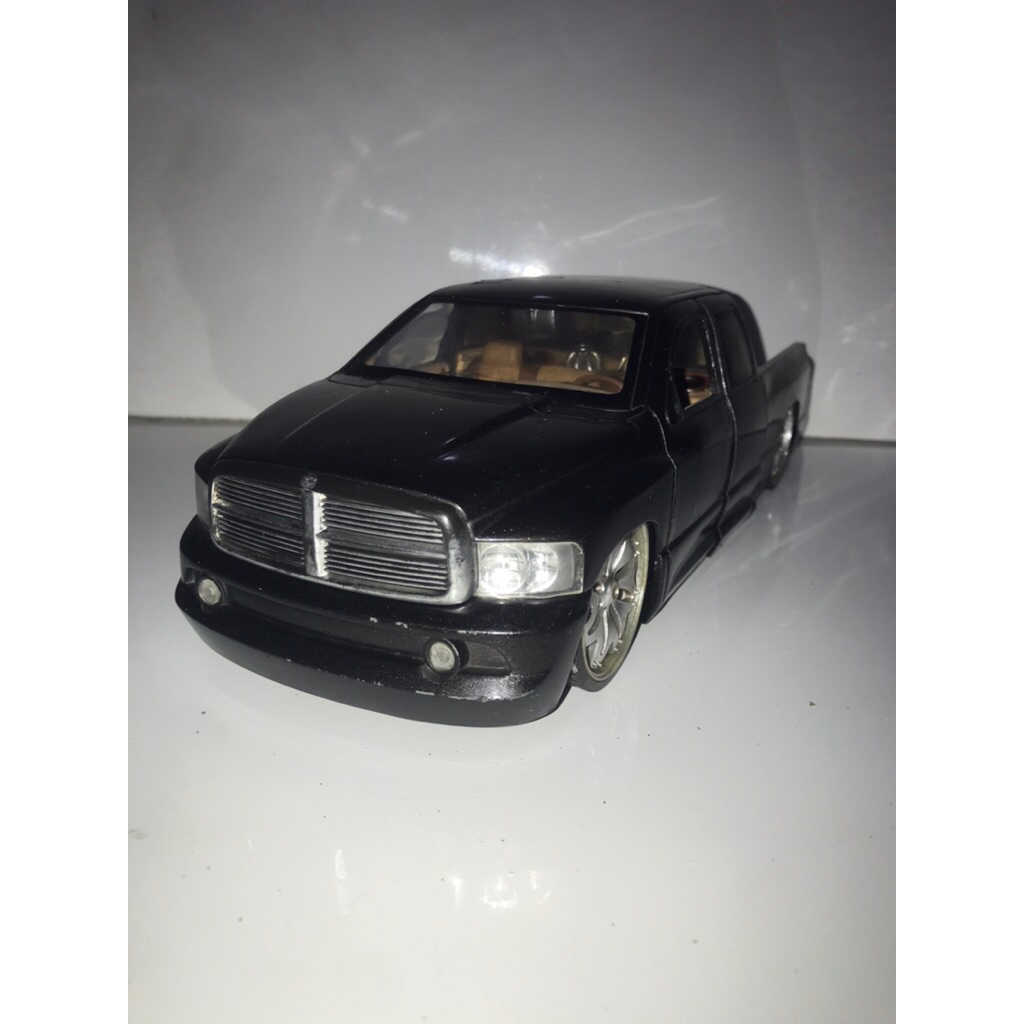 Diecast 1/18 2003 Dodge ram 1500 JADA