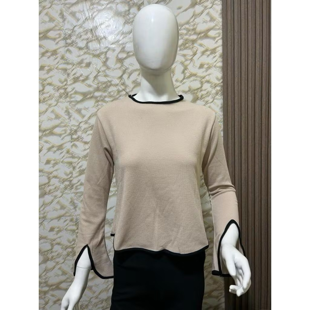 Elana Top | Atasan Knit Wanita Kekinian Model Lengan Belah Terompet