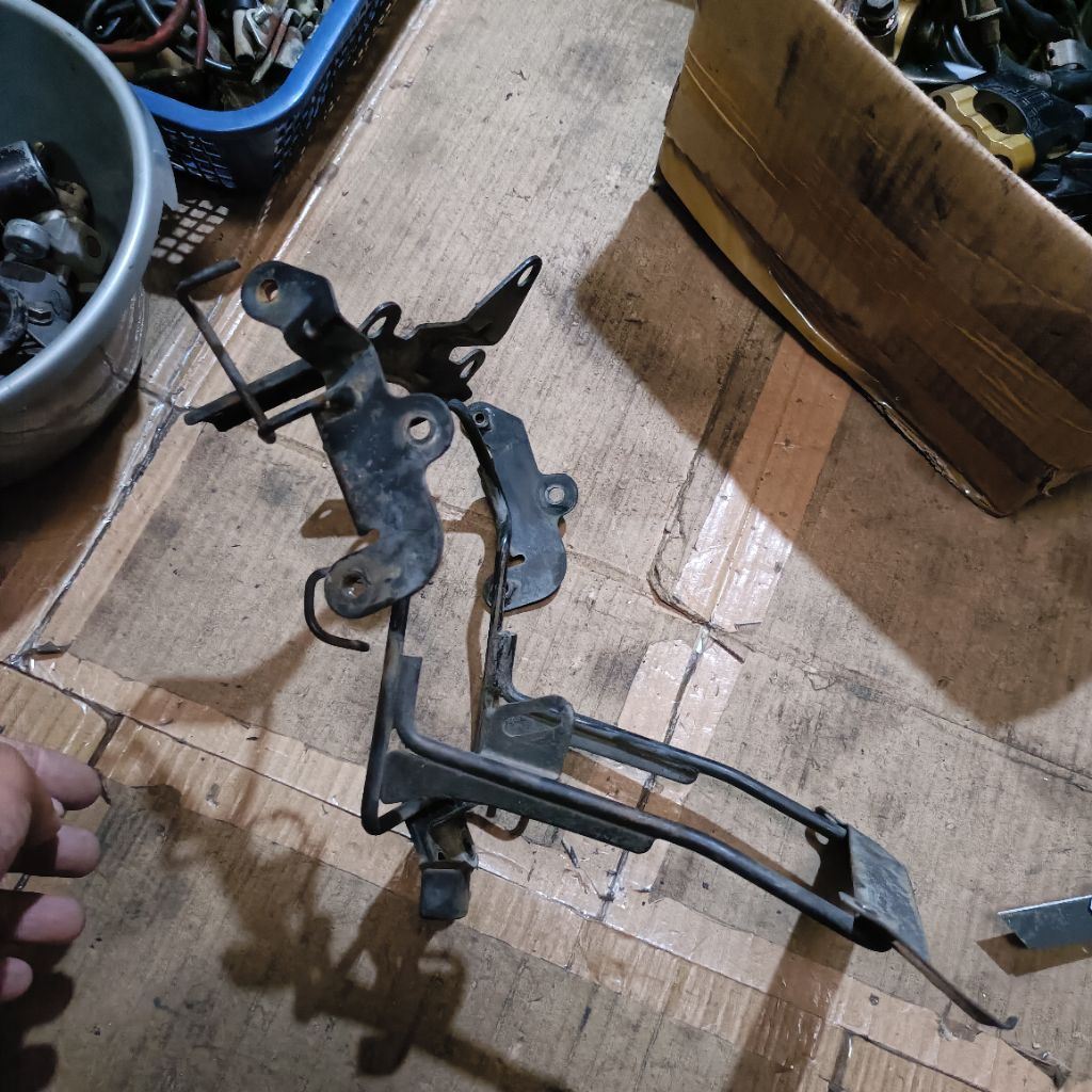 breket headlamp vixion  old original oval