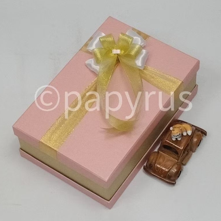 

PAPYRUS Sandwich 20x30 Tinggi 10cm Kotak Kado Gift Box Hadiah V2