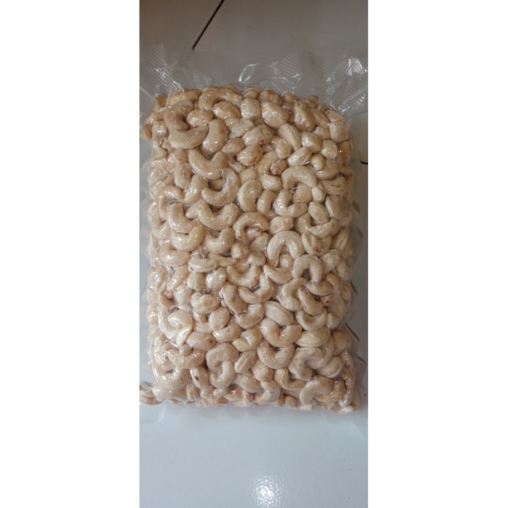 

KACANG MENTE SUPER UTUH 1KG MENTAH