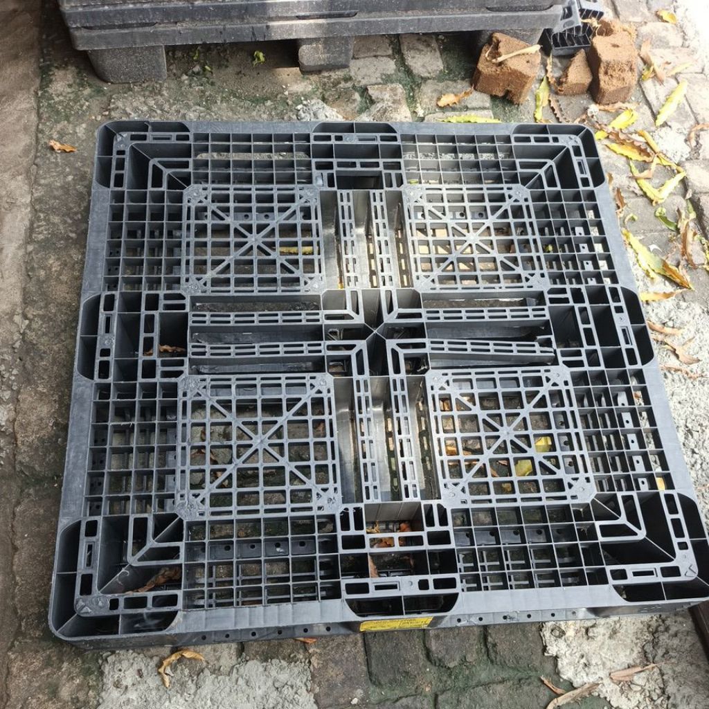 

palet plastik ukuran 110x110x12cm