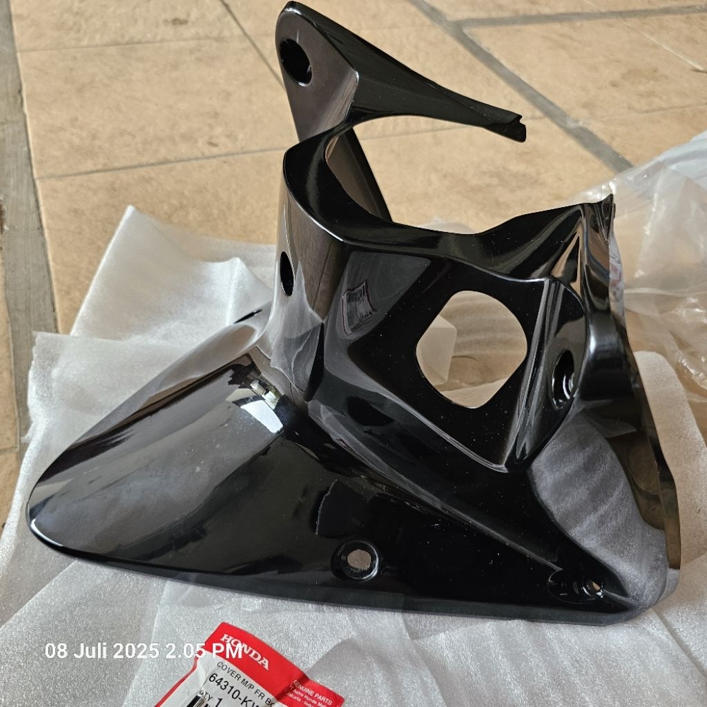 Cover M/P depan bawah Revo 110 hitam. 64310-KWW-A00FMB