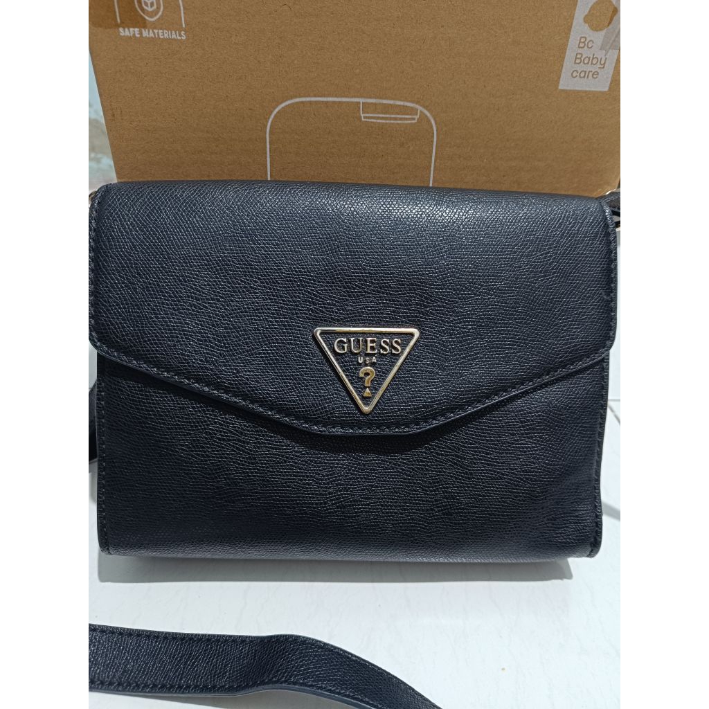 Preloved Tas Guess Hitam