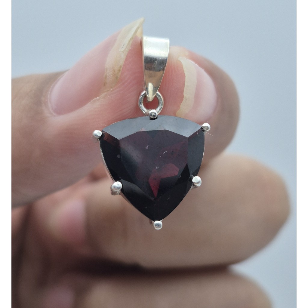 Liontin perak handmade batu triangle hessonite garnet natural triangle hessonite garnet