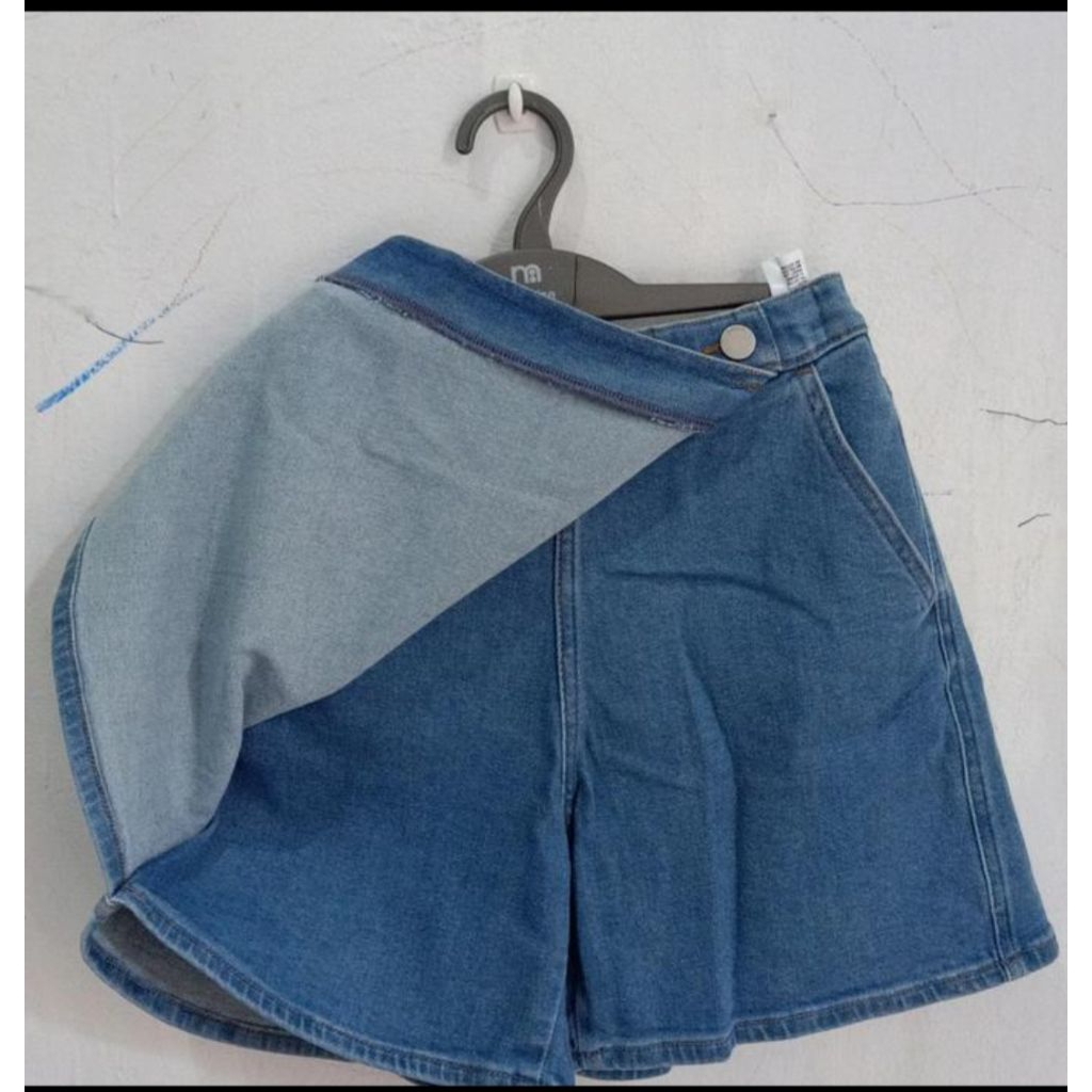 (New) Uniqlo skirt rok model celana jeans denim New with tag