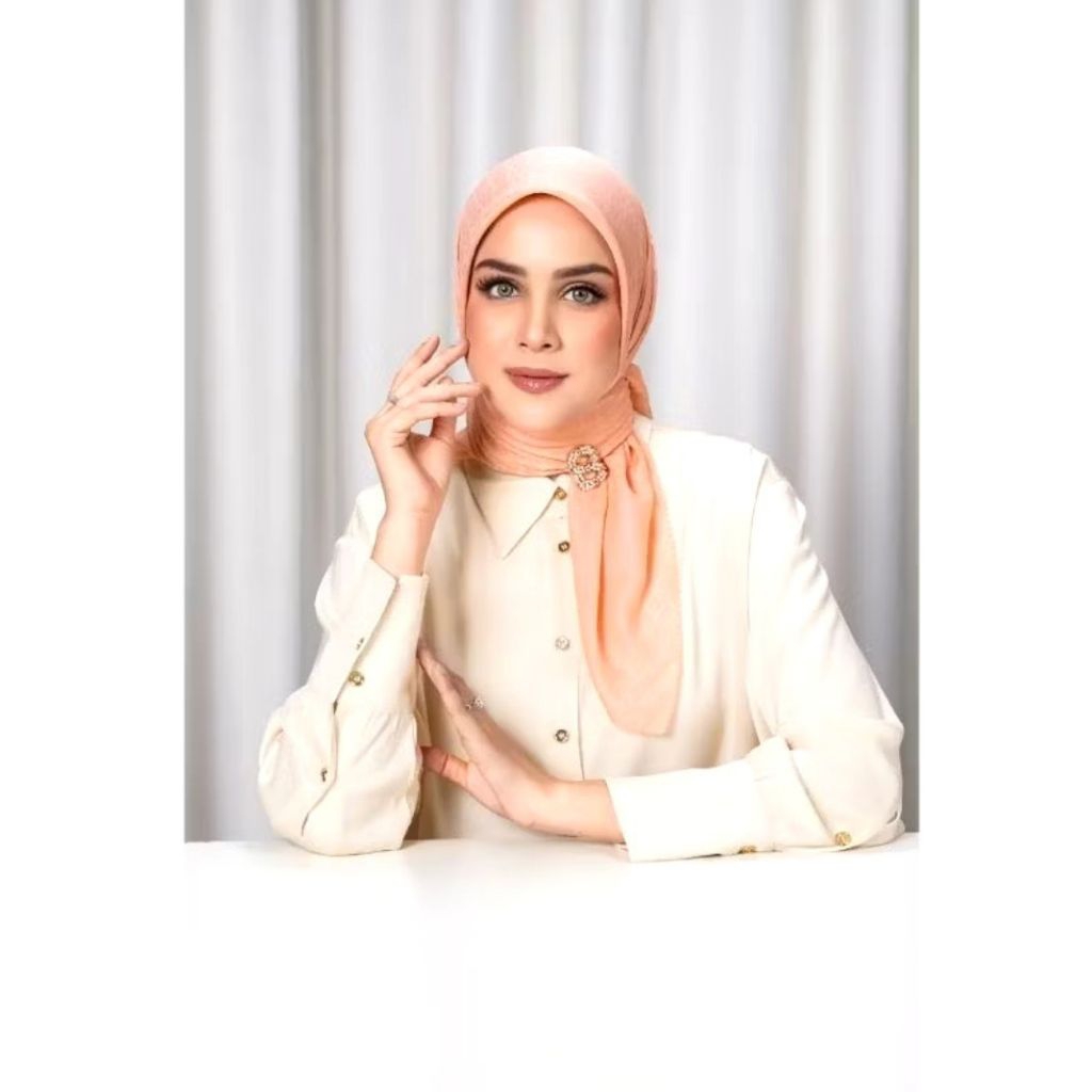 Buttonscarves Tapis Embossed 2.0 new bukan preloved