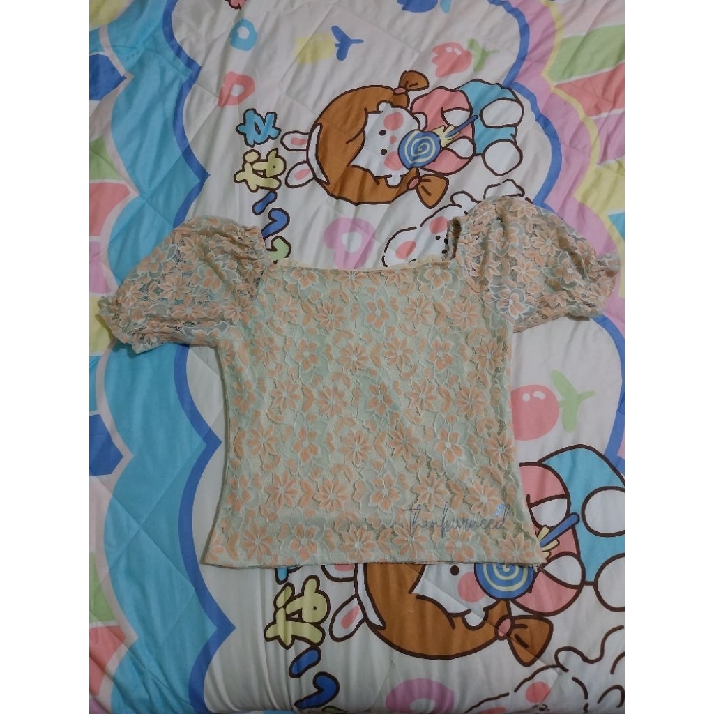 [PRELOVED] blouse lengan pendek brokat bunga peach baju untuk wanita perempuan ukuran S warna cream 