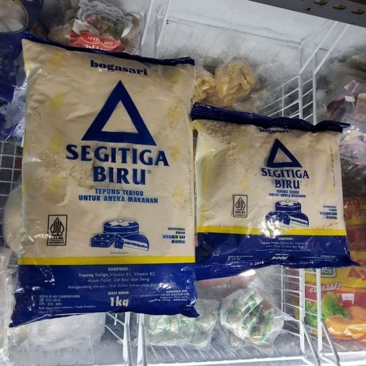 

Segitiga Biru Tepung Terigu Bogasari, 1 Kg & 500 Gram