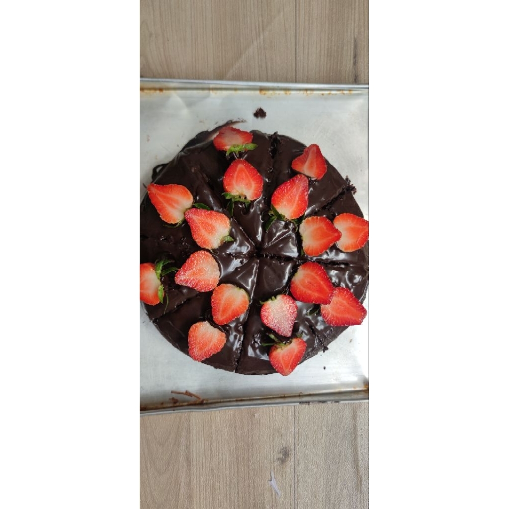 

kue coklat siram strawbery
